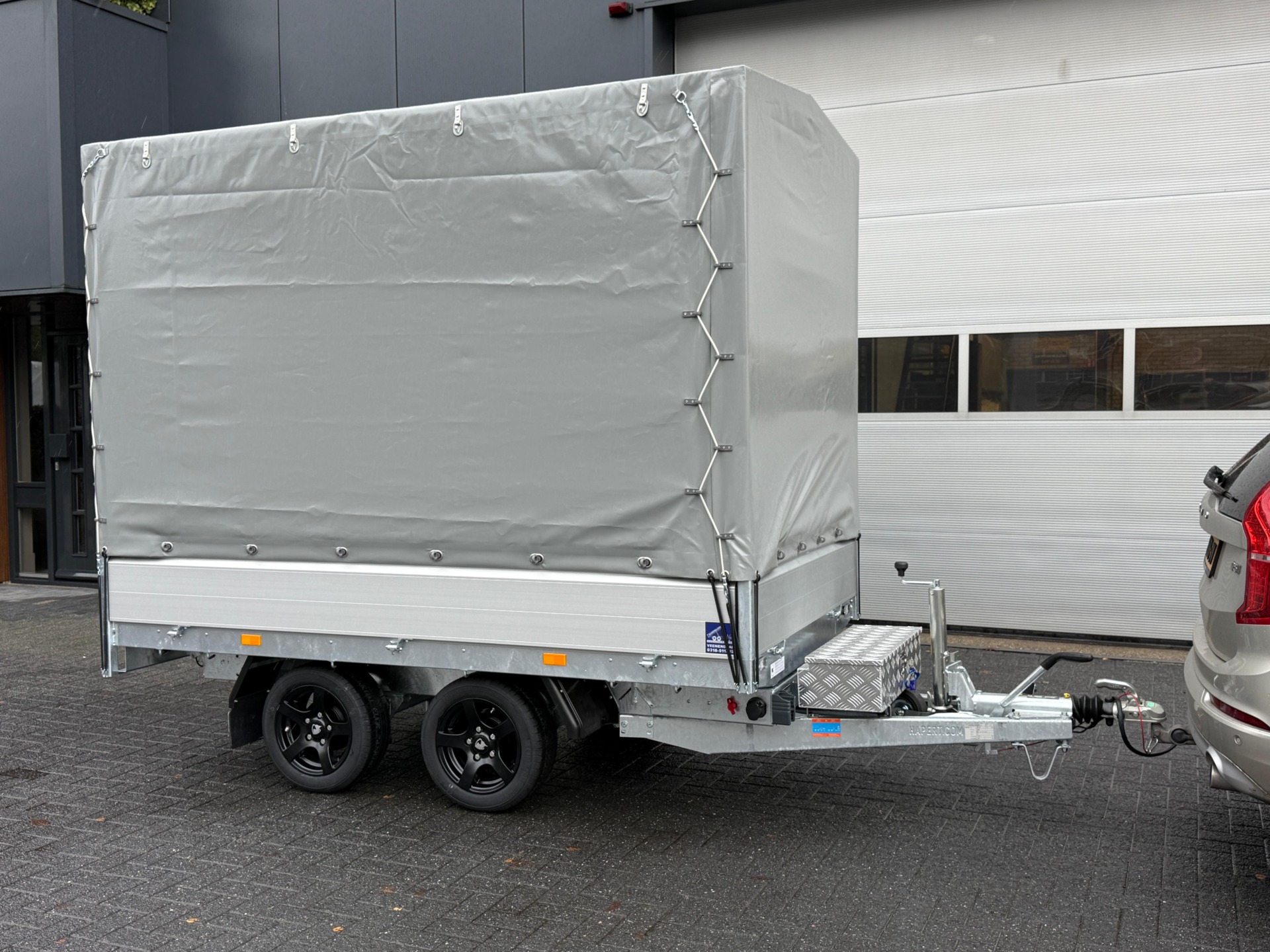 Hapert Cobalt HB-2 kipper met huif